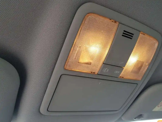 Luz Interior | Toyota Avensis T27