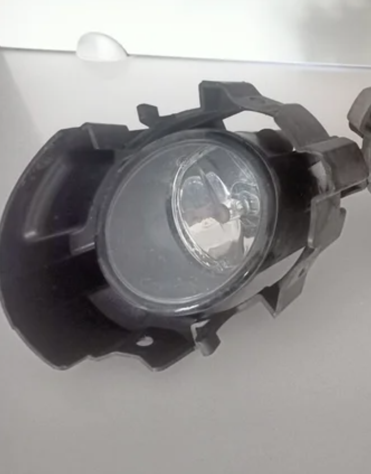 Luz antiniebla derecha | Nissan Micra K11 