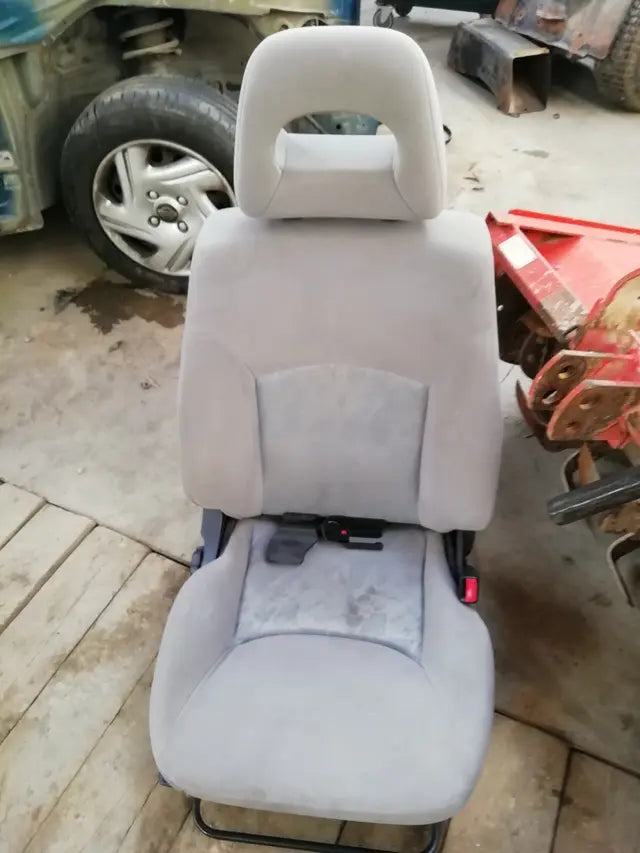 Asiento delantero derecho | Nissan Almera N16