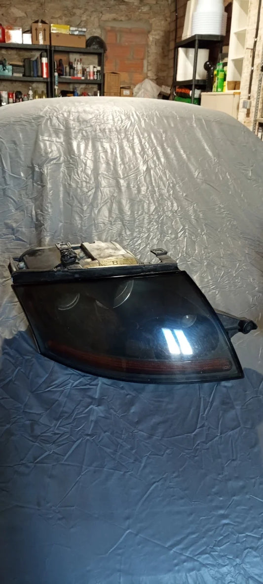 Right headlight | Audi TT (8N3)